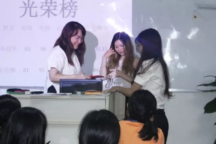 我们的工作照