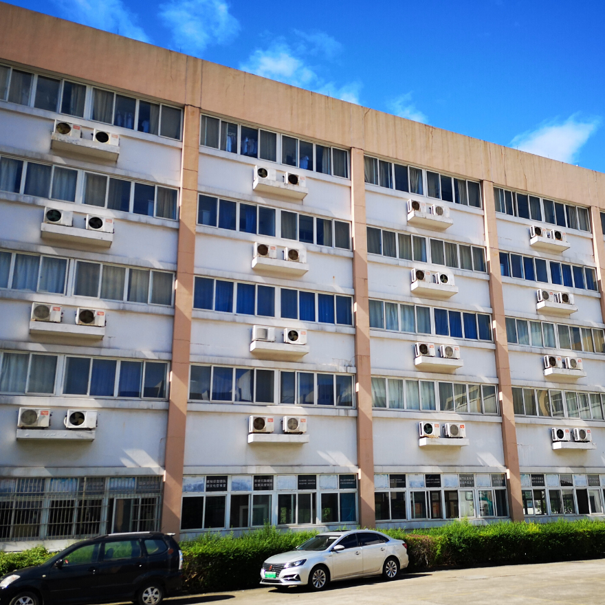 学校大楼背面