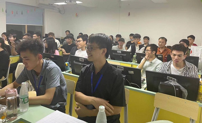学员听课