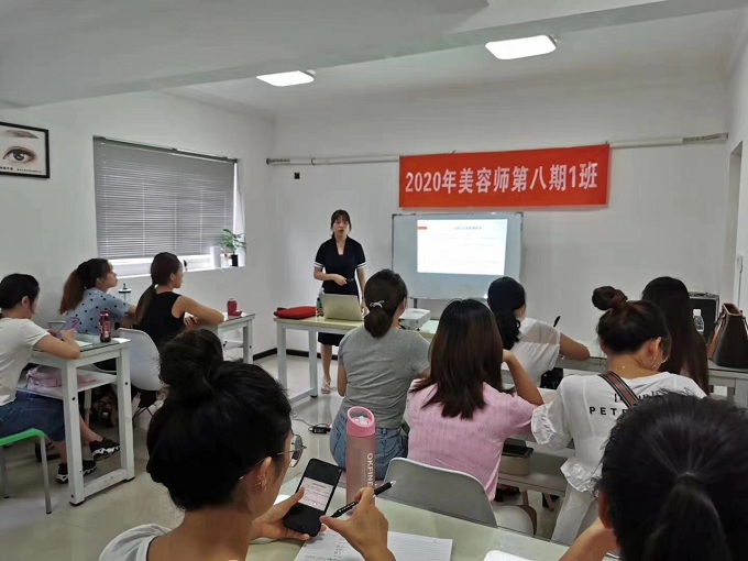 美容师教学现场