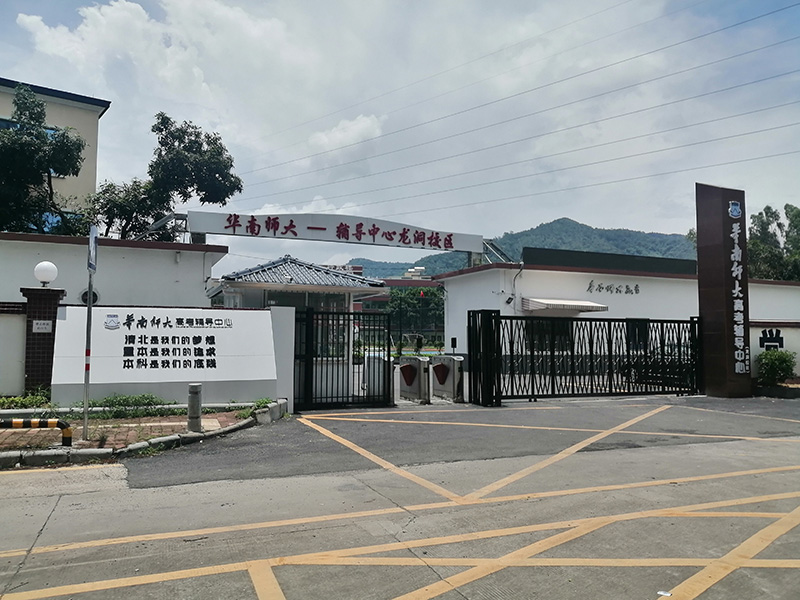 学校大门