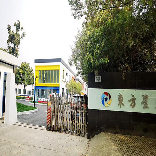 学校大门全景