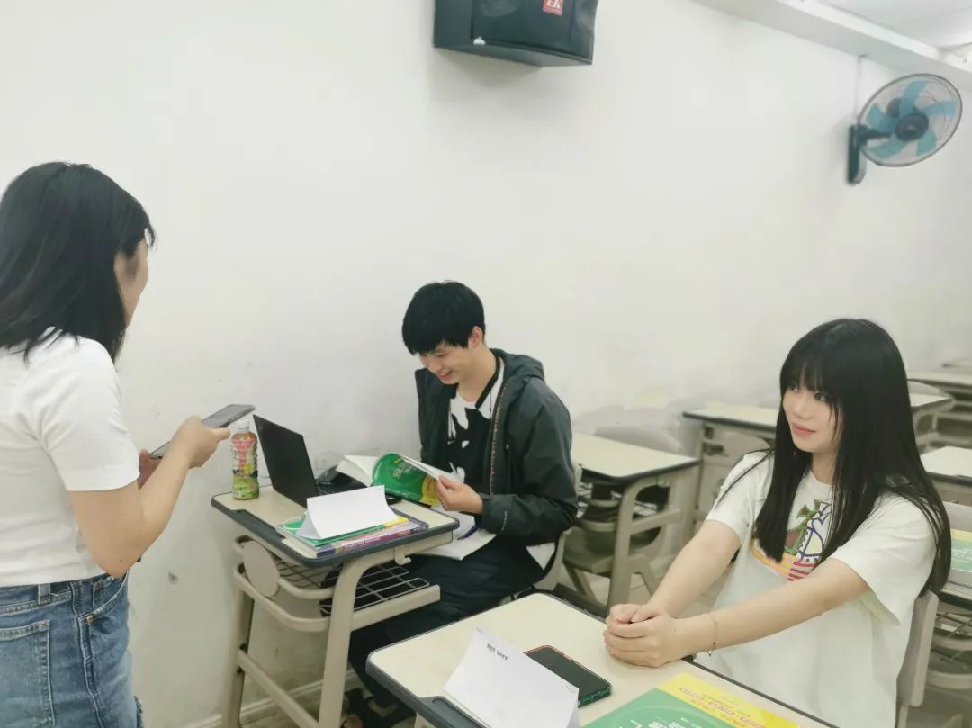师生交流
