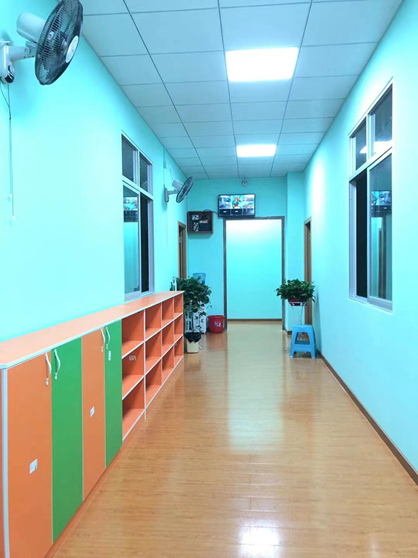 益创校区走廊