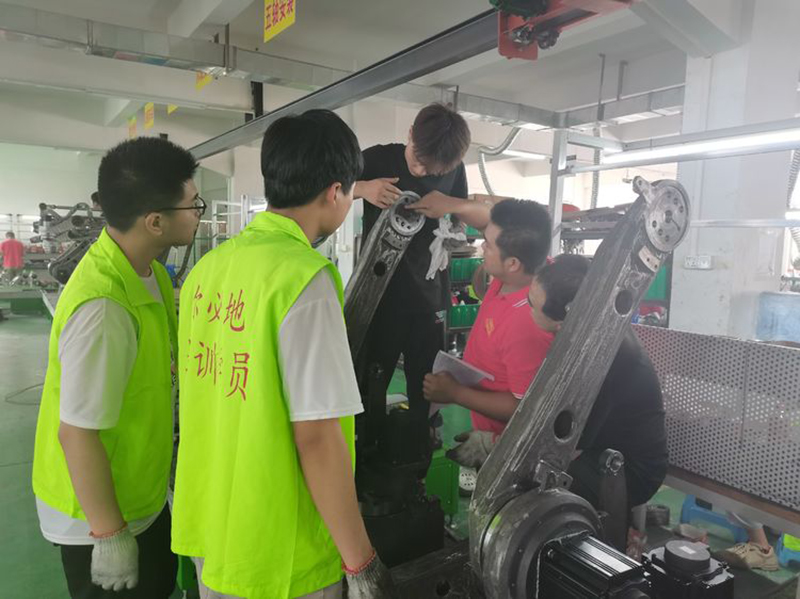 老师指导学员