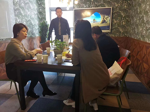家长咨询现场