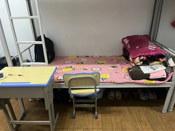 寝室床位