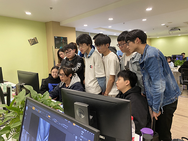 学员认真学习