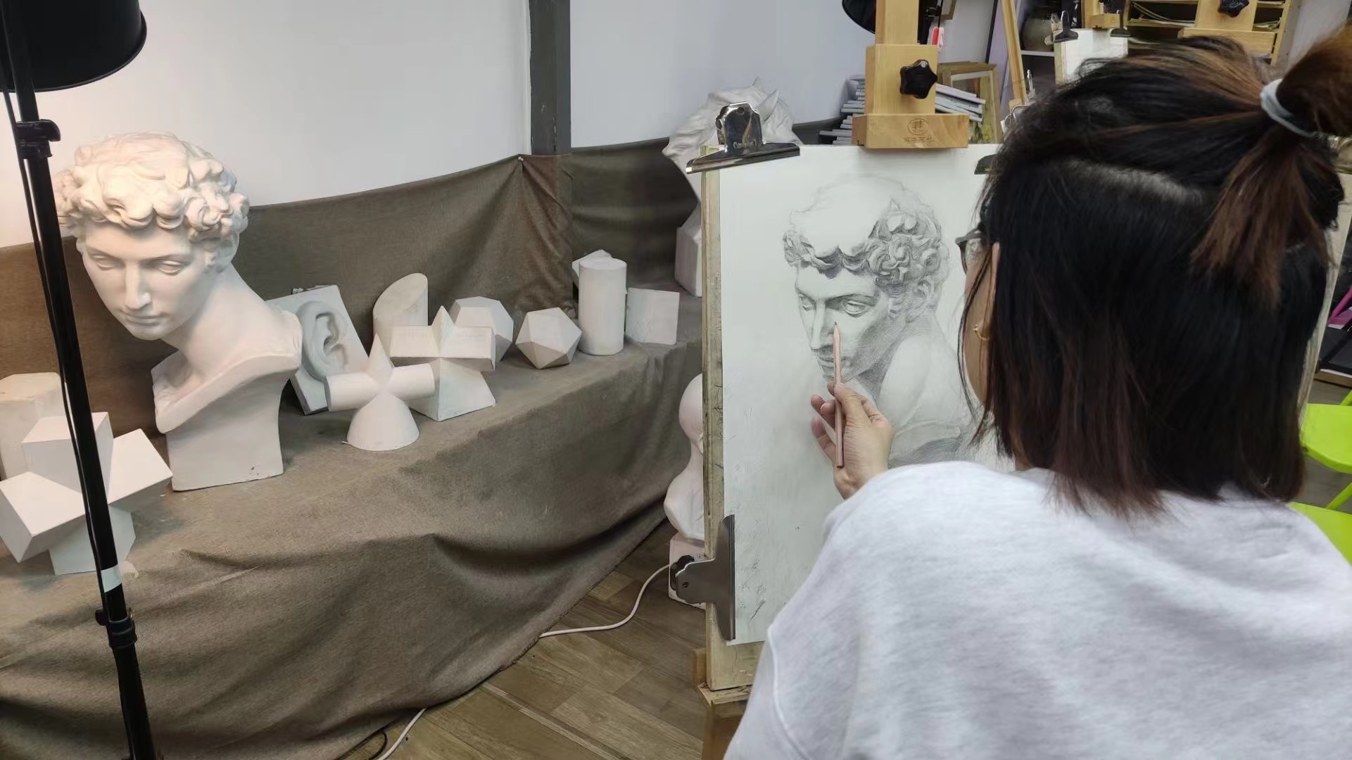 成人班上课场景