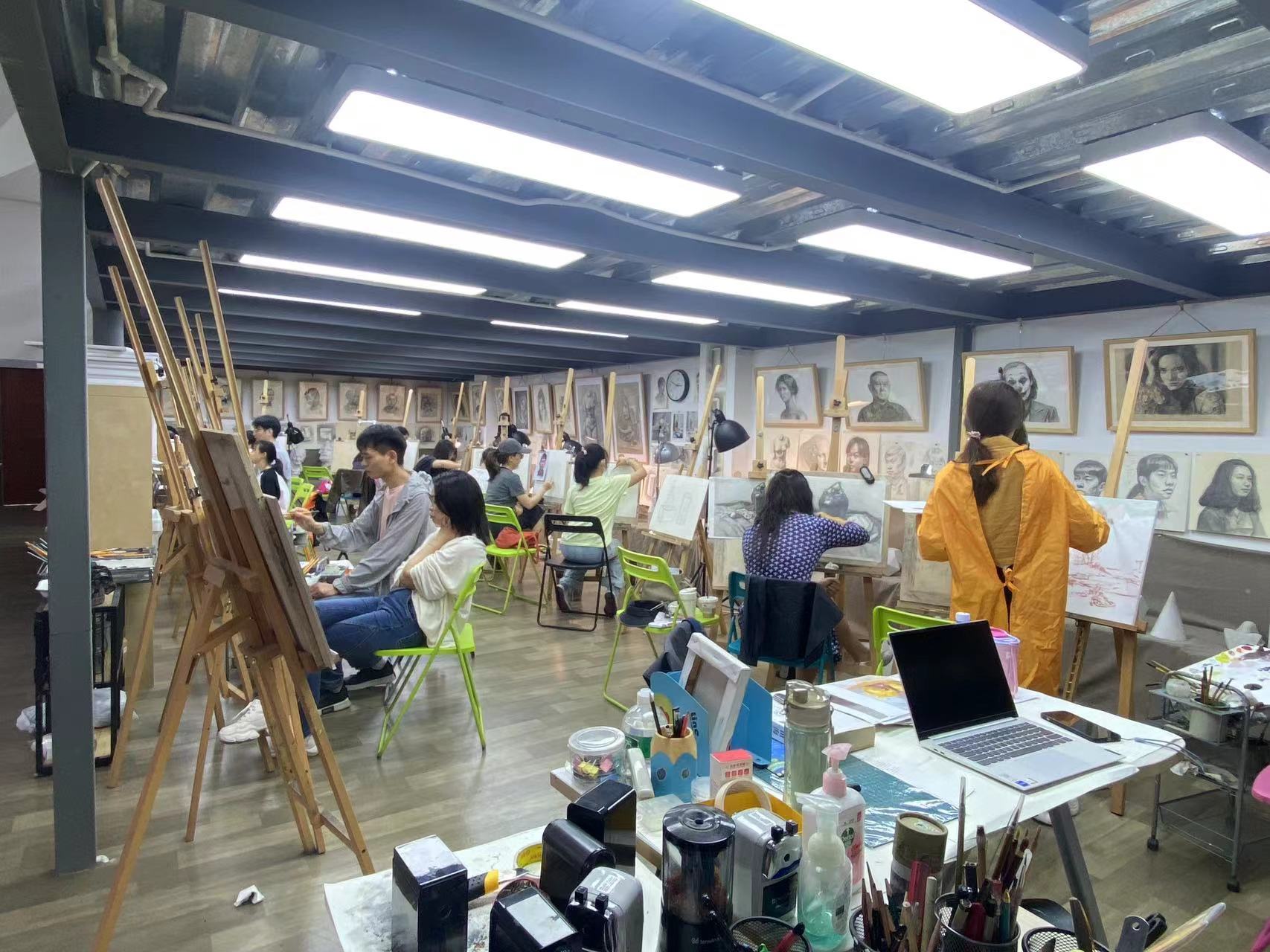 高中艺考预科教学场景