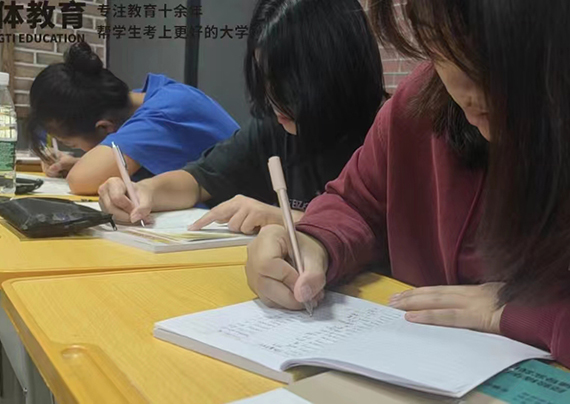文化课学习现场